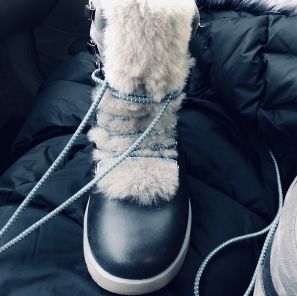 Ugg Boots SOLD - Picture 2 of 3